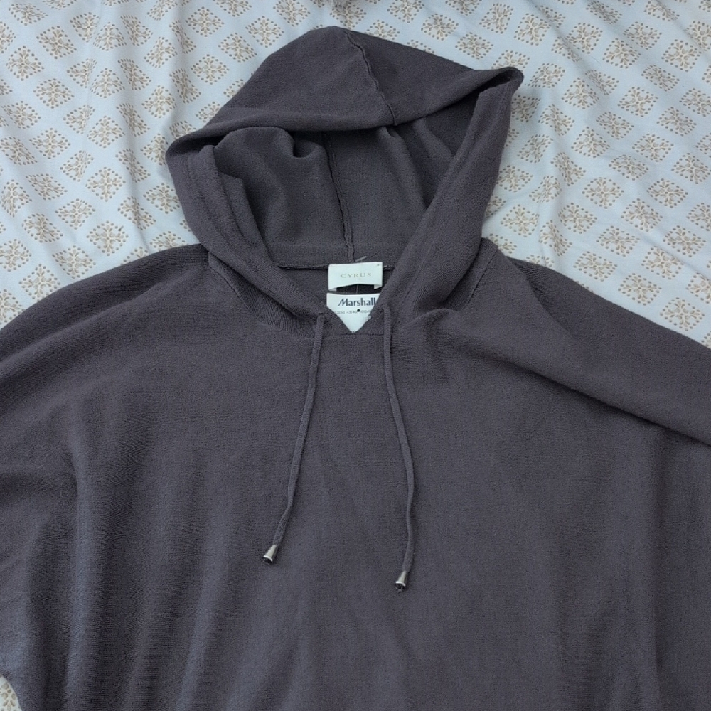 Cyrus Women's M Thin Pull Over "Sweatshirt"